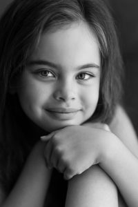 photographie d'enfant en noir et blanc
